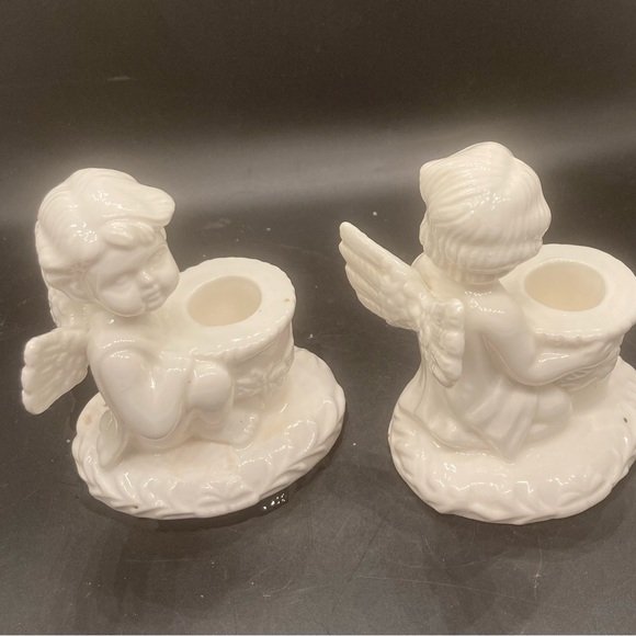 Vntg 5’ porcelain cherub angel figurine candlestick holder set 3.5’ round base - Picture 7 of 11